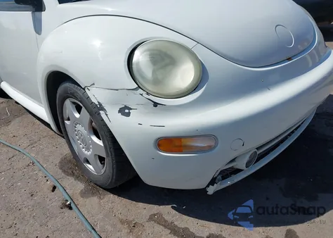 1998 Volkswagen New Beetle z USA, uszkodzony, nr VIN 3VWBB61C6WM021694